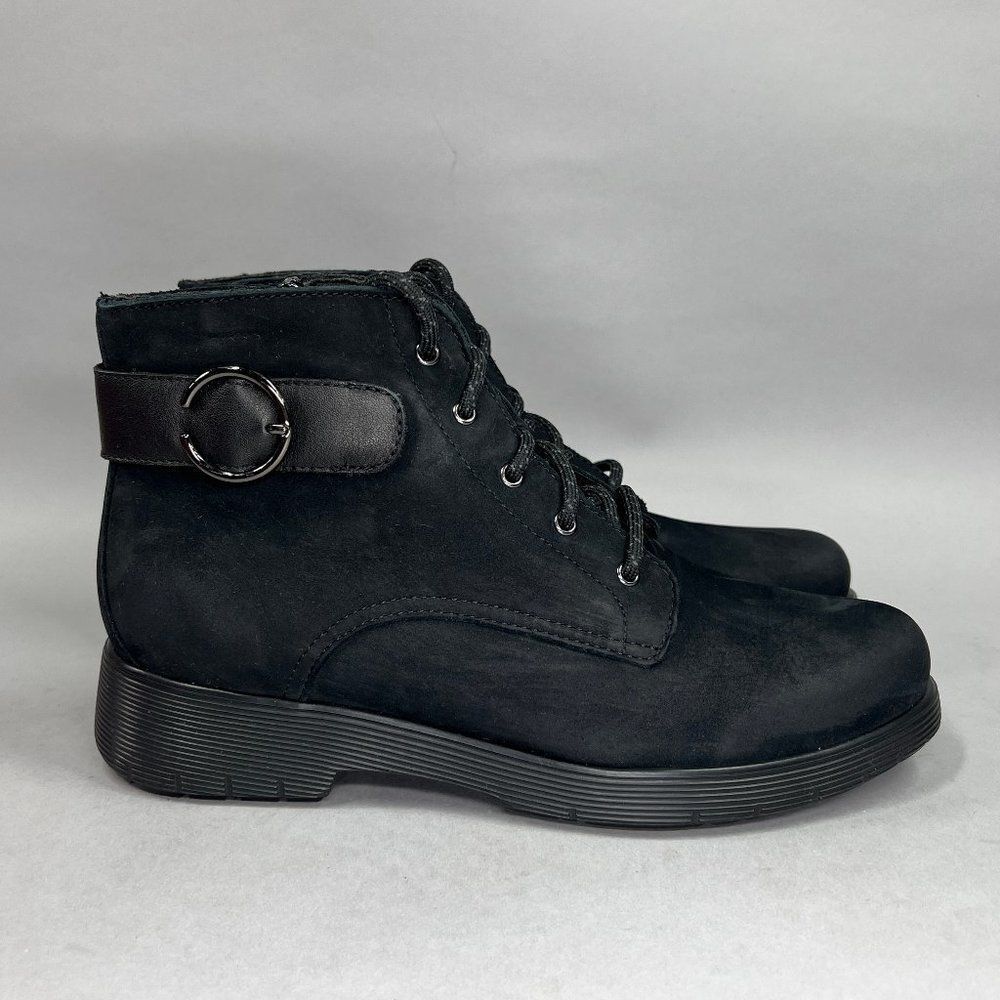 Munro Buckley Boots Women's Size 8.5 Black Nubuck Leather Lace‎ Up Buckle Combat